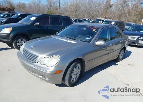 2003 Mercedes-Benz C 240 z USA, uszkodzony, nr VIN WDBRF61J13A504814